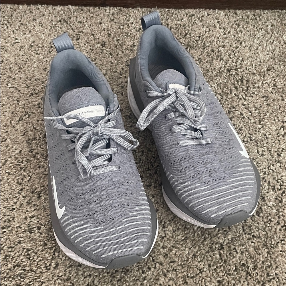 Nike Light Gray Running Shoes - Picture 2 of 4